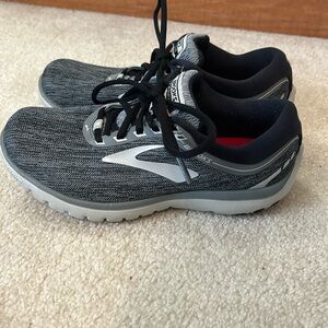 Brooks Pure Flow 7 athletic shoes, sz 6
